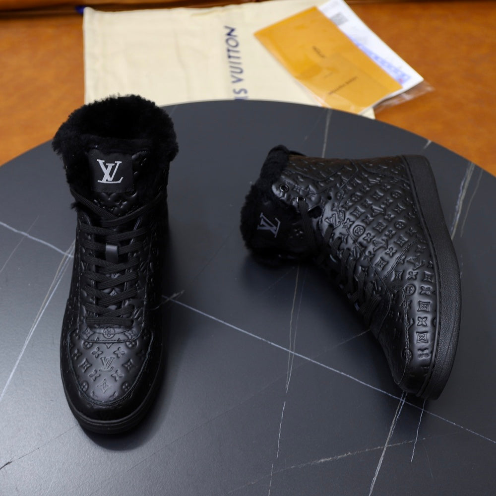 Louis Vuitton Men's Boots - Style 425641