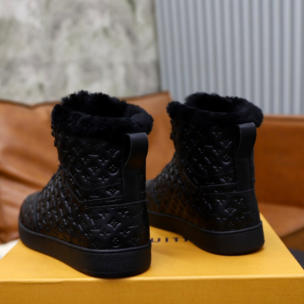 Louis Vuitton Men's Boots - Style 425641