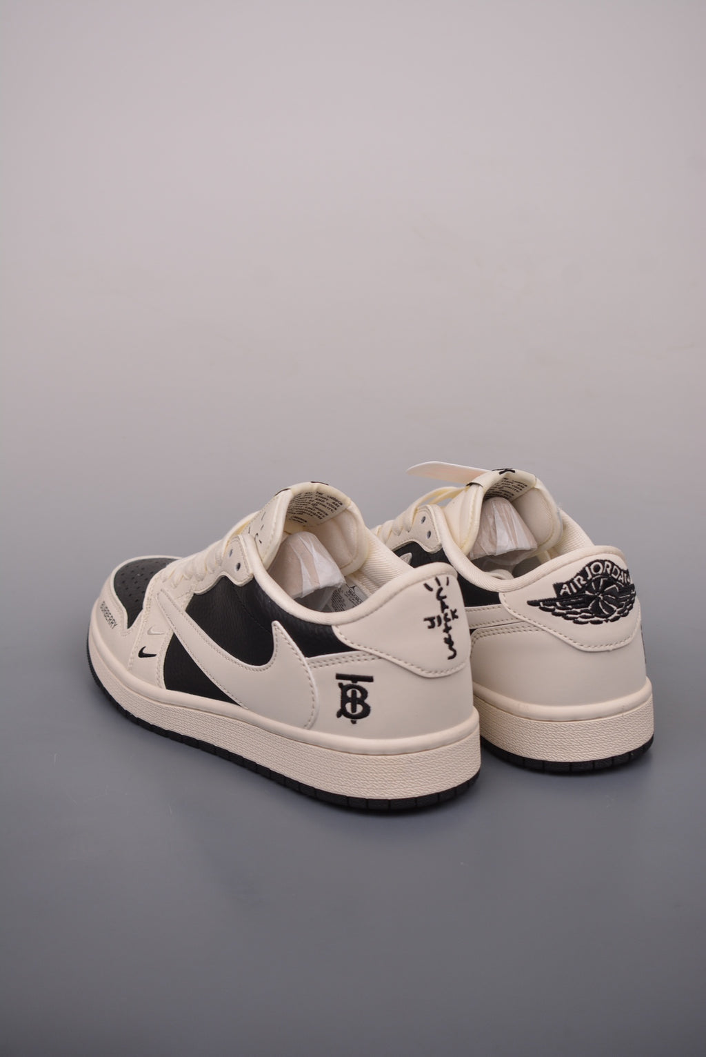 Fragment x Travis Scott x Nike Air Jordan 1 Low - Image 2