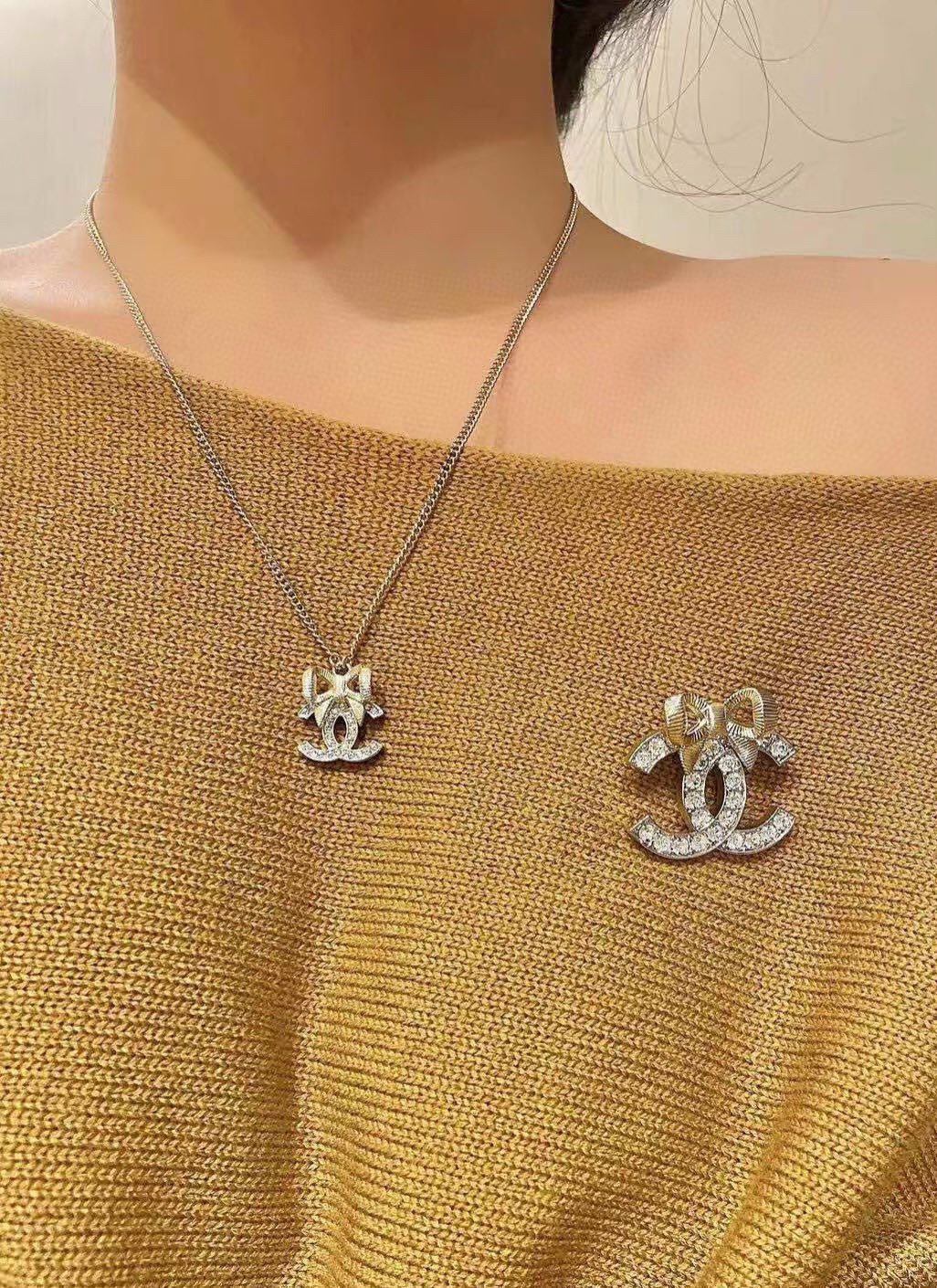 CHANEL Double-C Bow Necklace