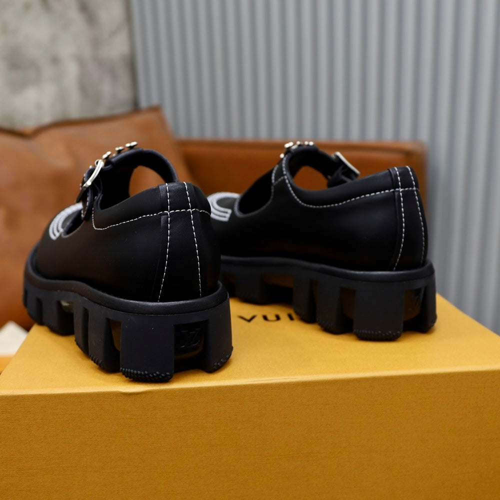 Louis Vuitton Unisex Sneakers - Style 425480