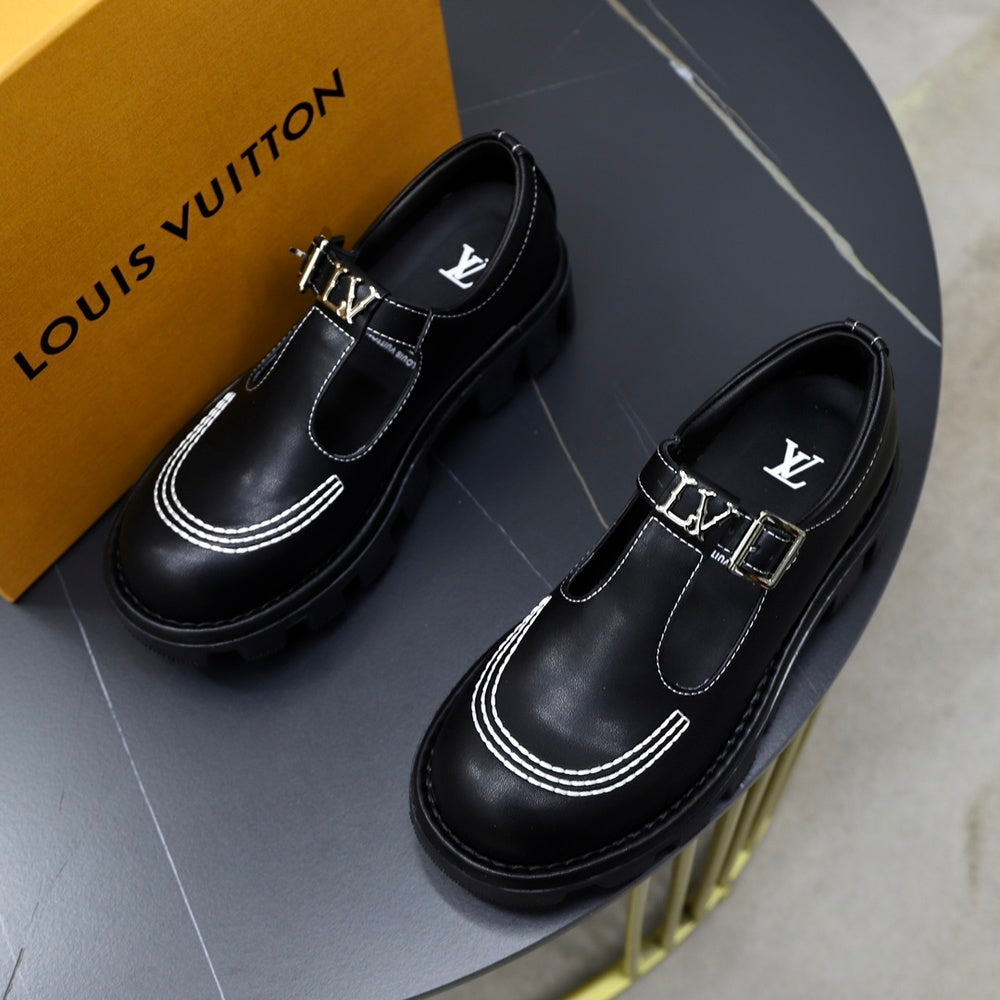 Louis Vuitton Unisex Sneakers - Style 425480