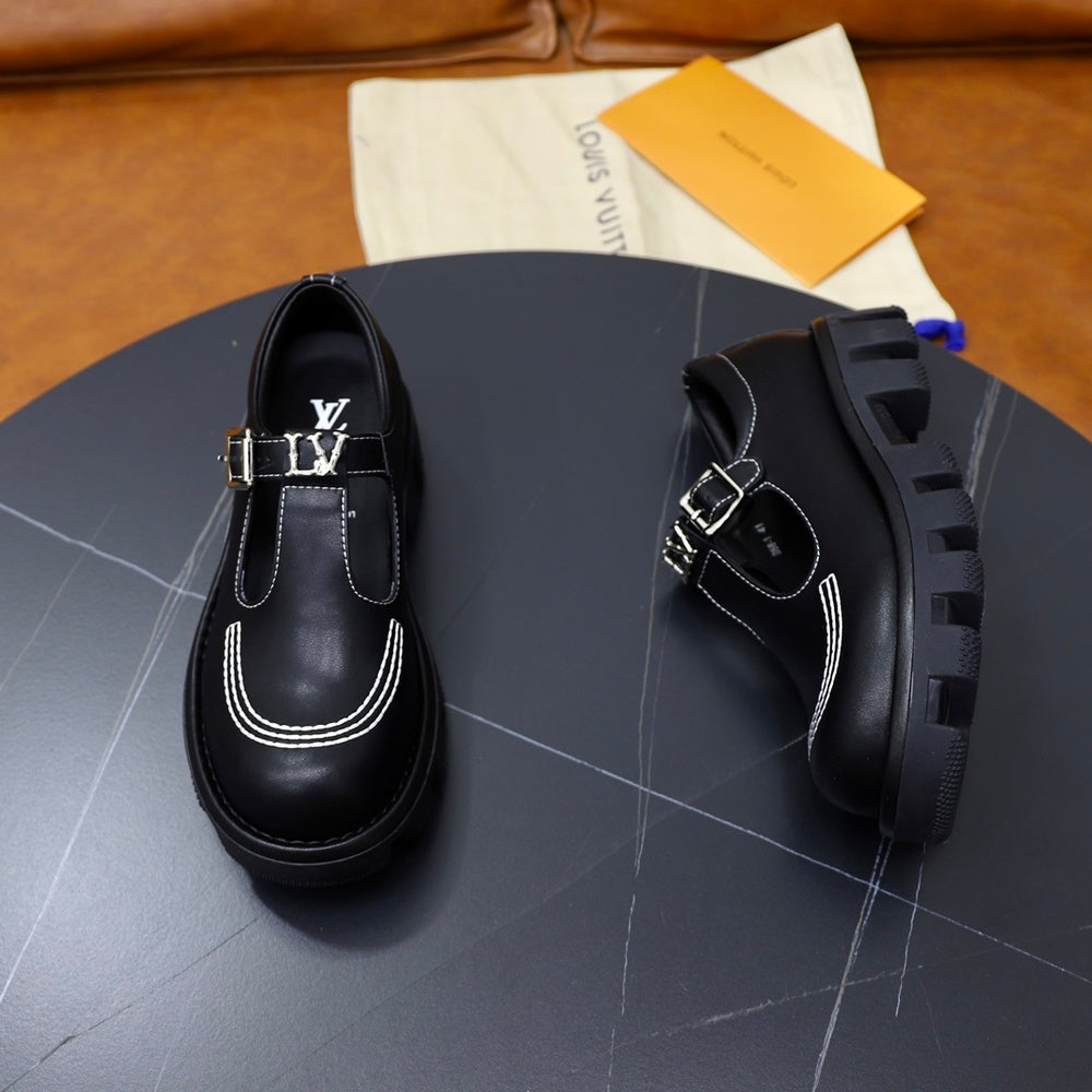 Louis Vuitton Unisex Sneakers - Style 425480