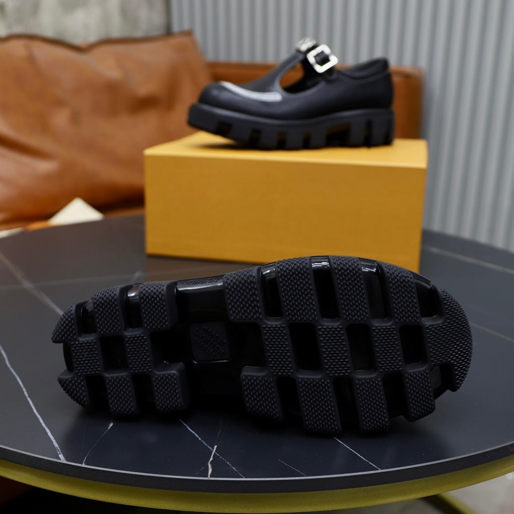Louis Vuitton Unisex Sneakers - Style 425480