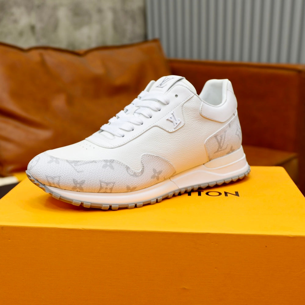 Louis Vuitton Men's Sneakers - Style 425485