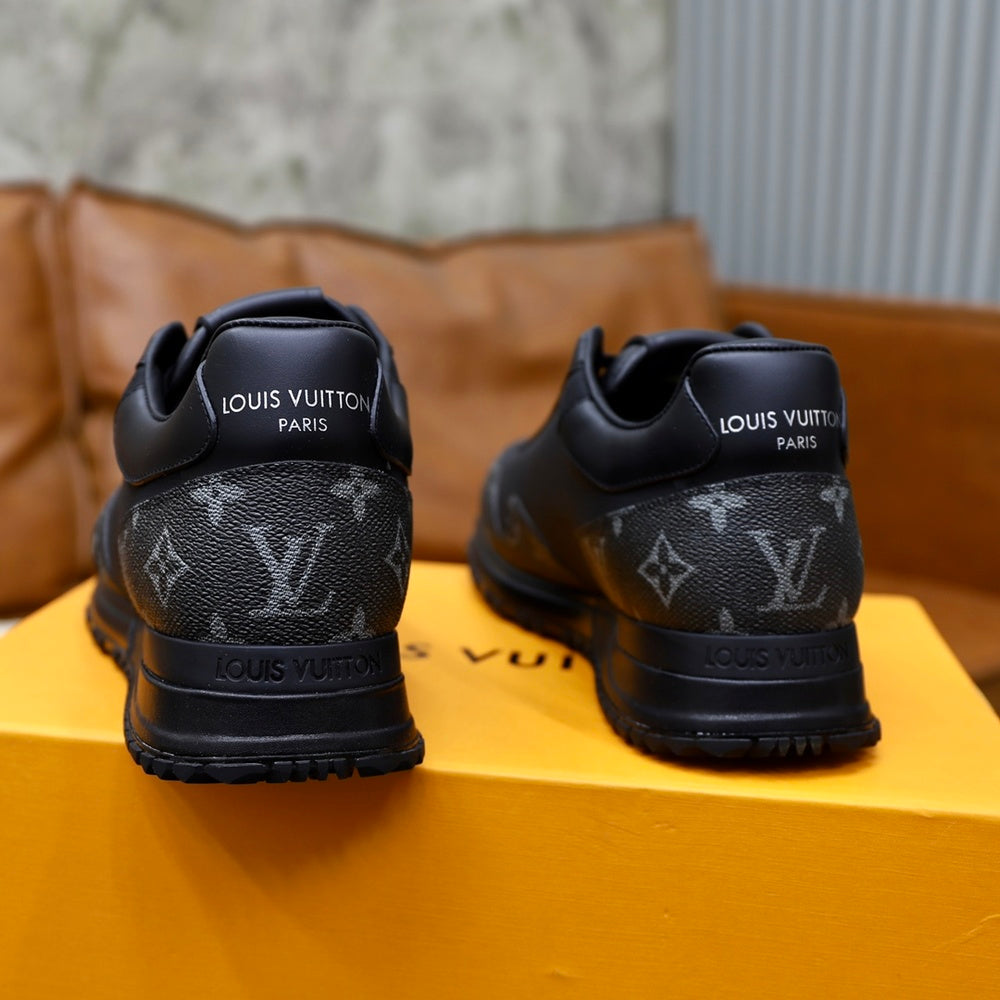 Louis Vuitton Men's Sneakers - Style 425485