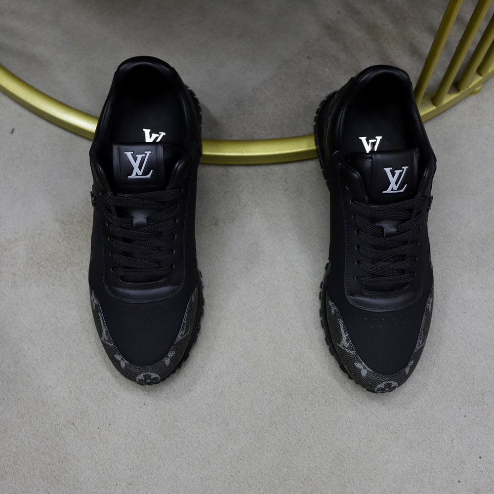 Louis Vuitton Men's Sneakers - Style 425485