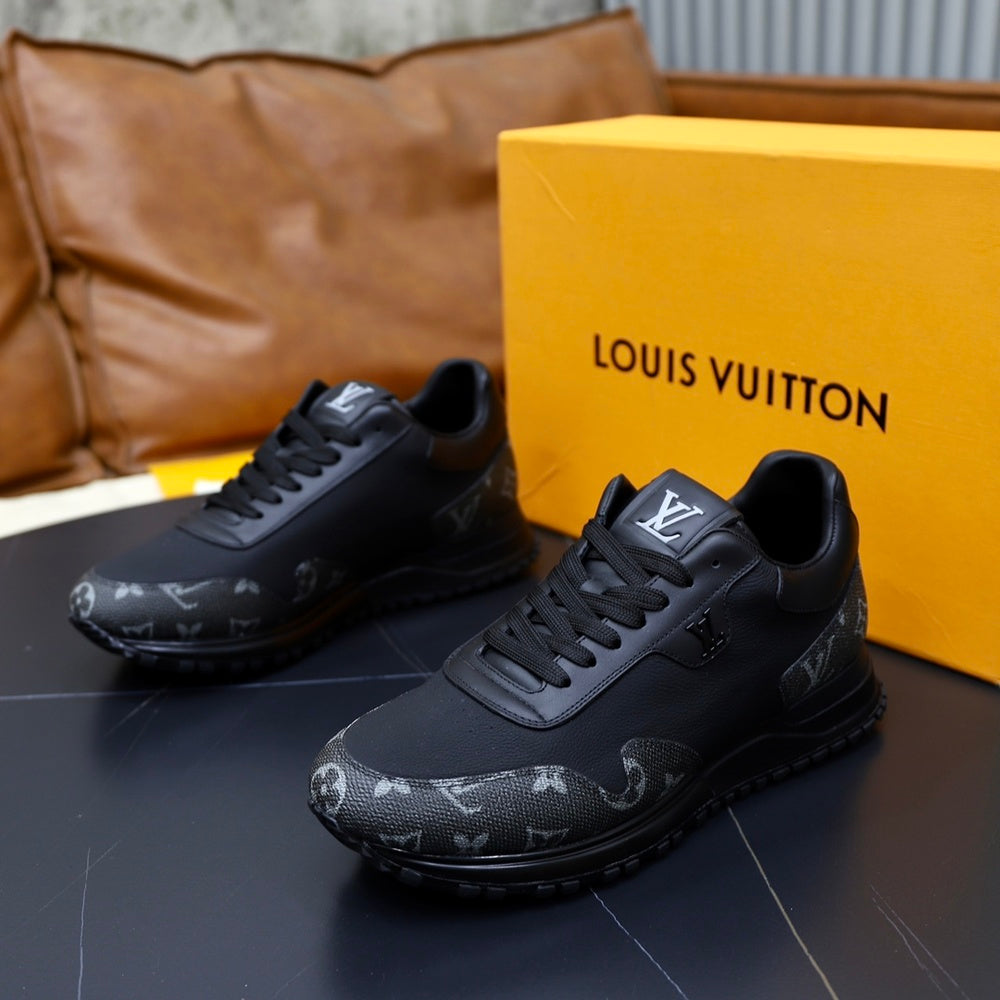 Louis Vuitton Men's Sneakers - Style 425485