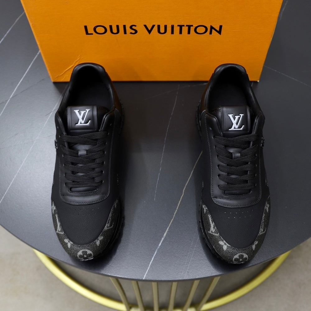 Louis Vuitton Men's Sneakers - Style 425485