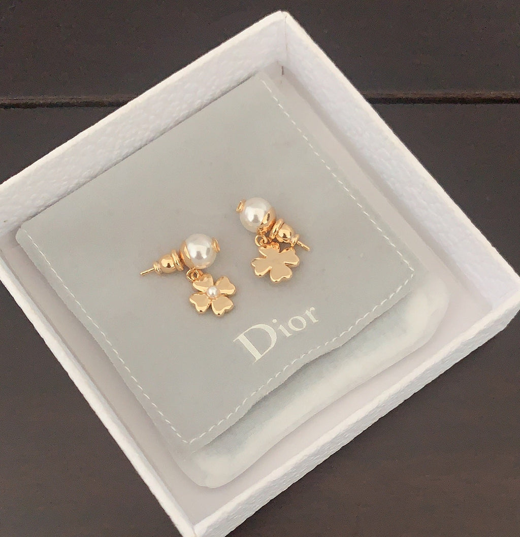 P50 Pearl Four-Leaf Clover Earrings