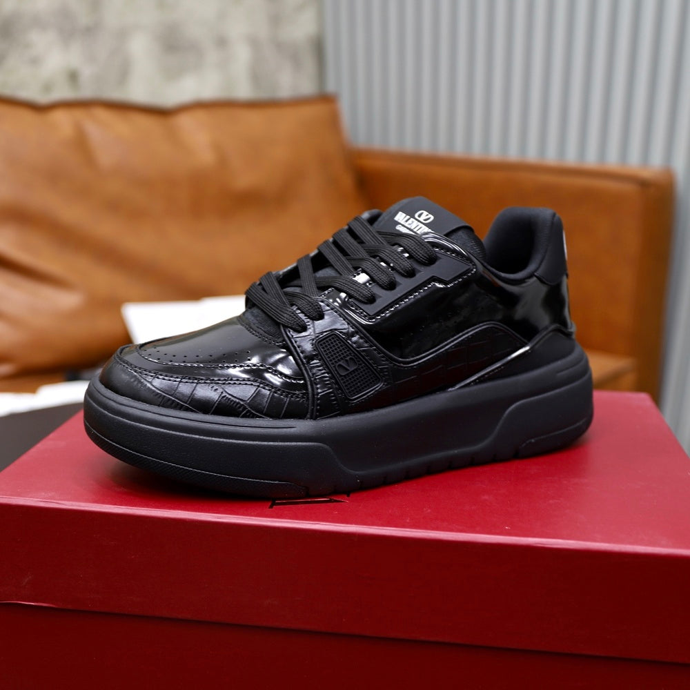 Valentino Unisex Sneakers - Style 426357