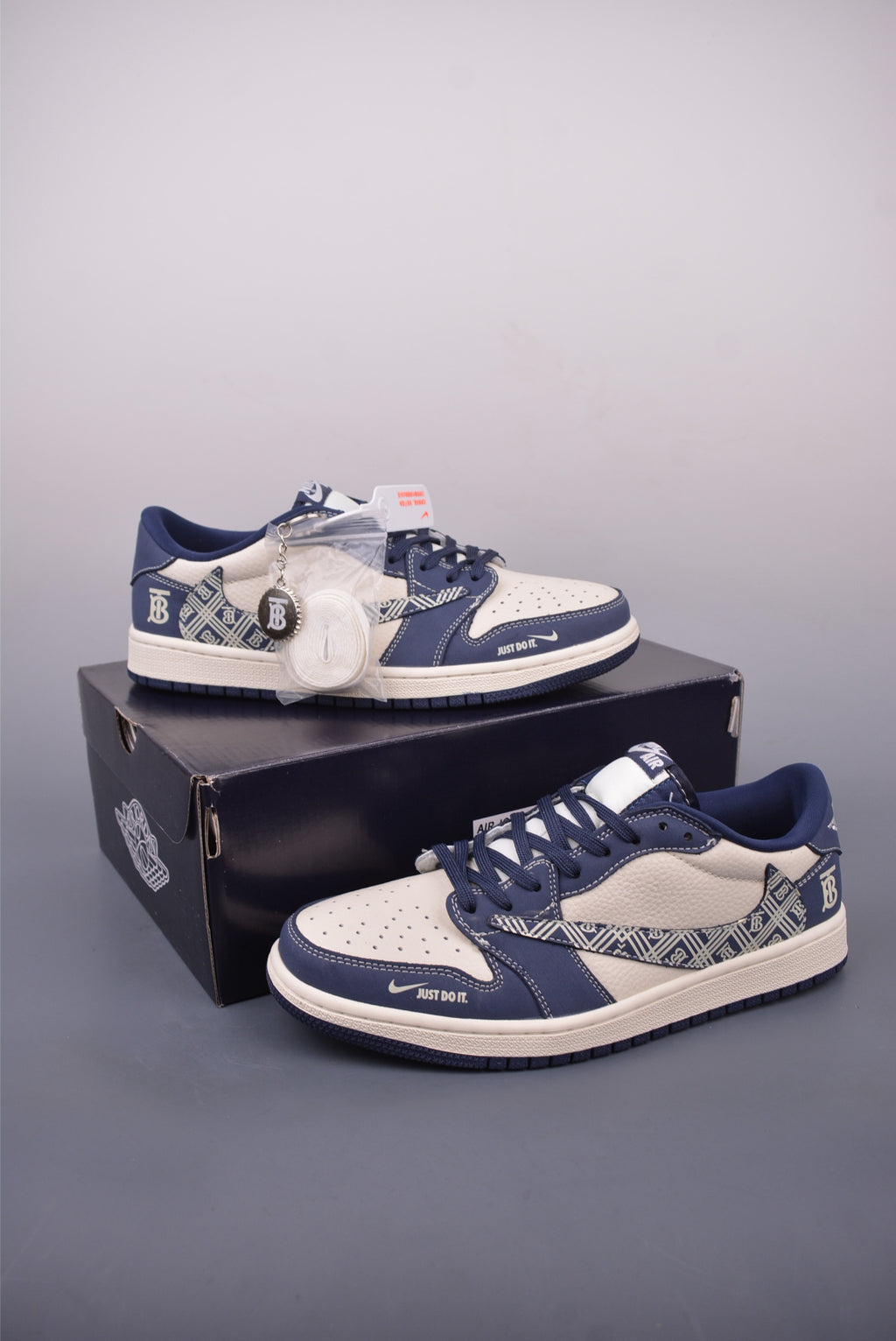 Fragment x Travis Scott x Nike Air Jordan 1 Low - Image 5