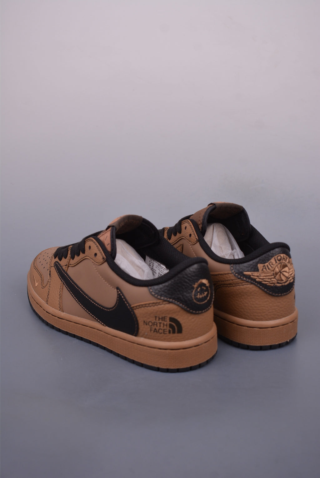 Fragment x Travis Scott x Nike Air Jordan 1 Low - Image 2