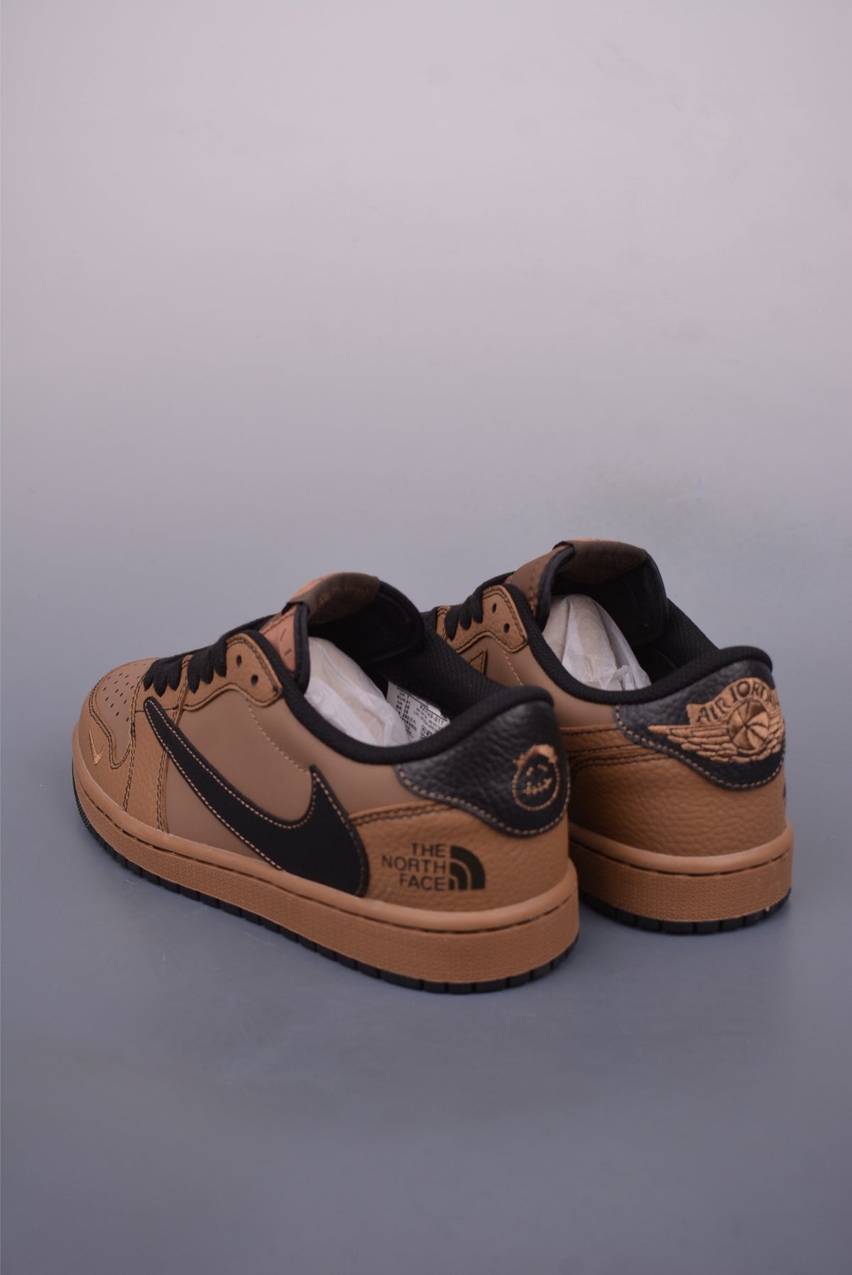 Fragment x Travis Scott x Nike Air Jordan 1 Low - Image 2
