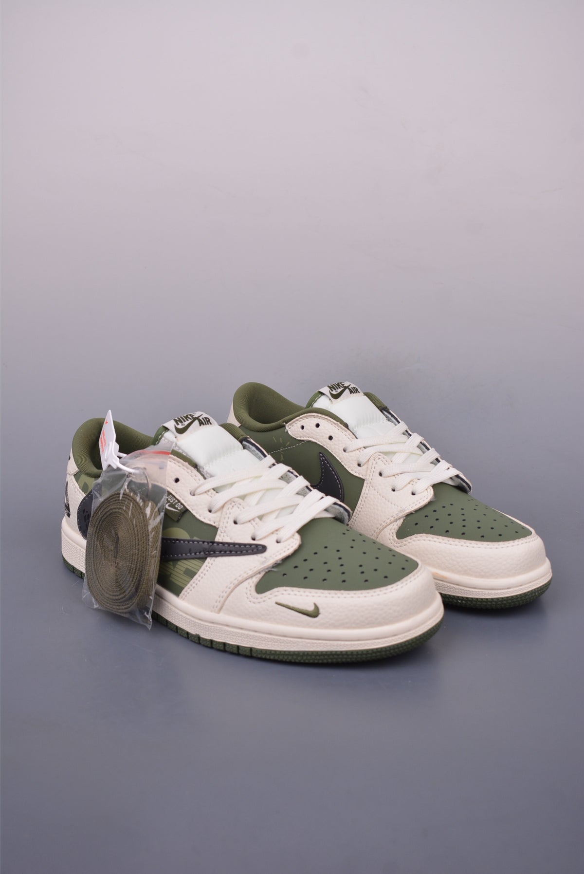 Fragment x Travis Scott x Nike Air Jordan 1 Low - Image 1