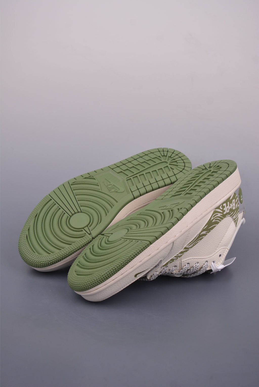 Fragment x Travis Scott x Nike Air Jordan 1 Low - Image 3