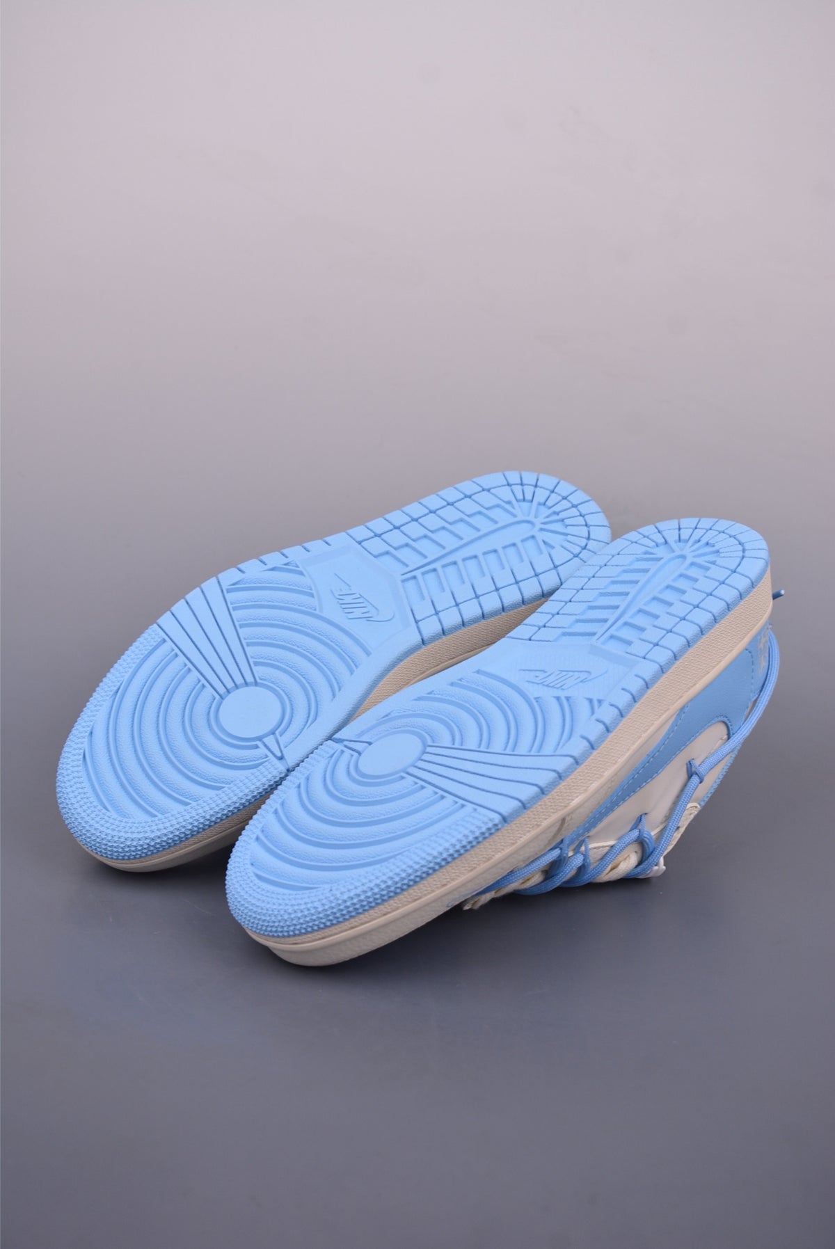 Fragment x Travis Scott x Nike Air Jordan 1 Low - Image 3