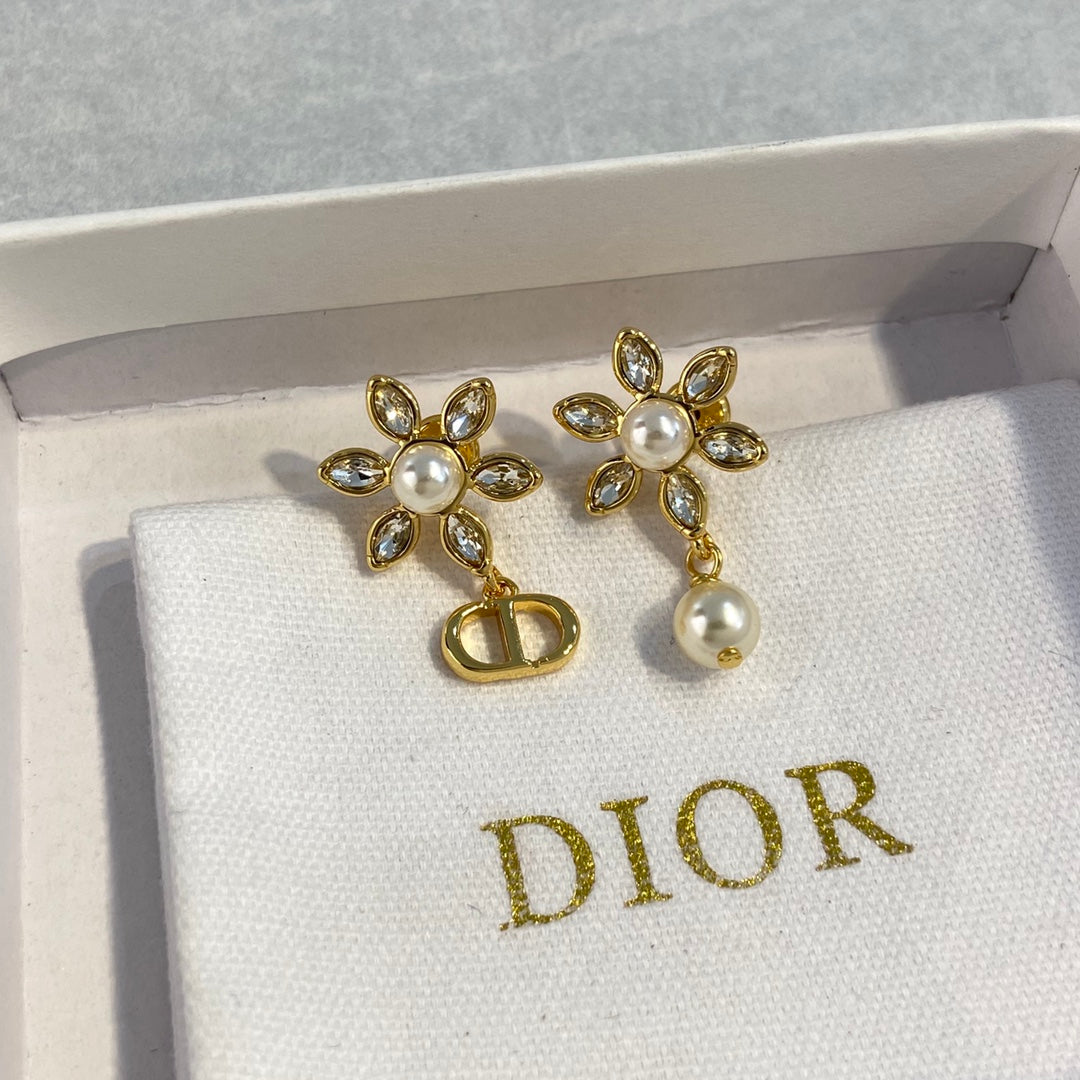 SWAROVSKI Pearl Crystal Vintage Earrings