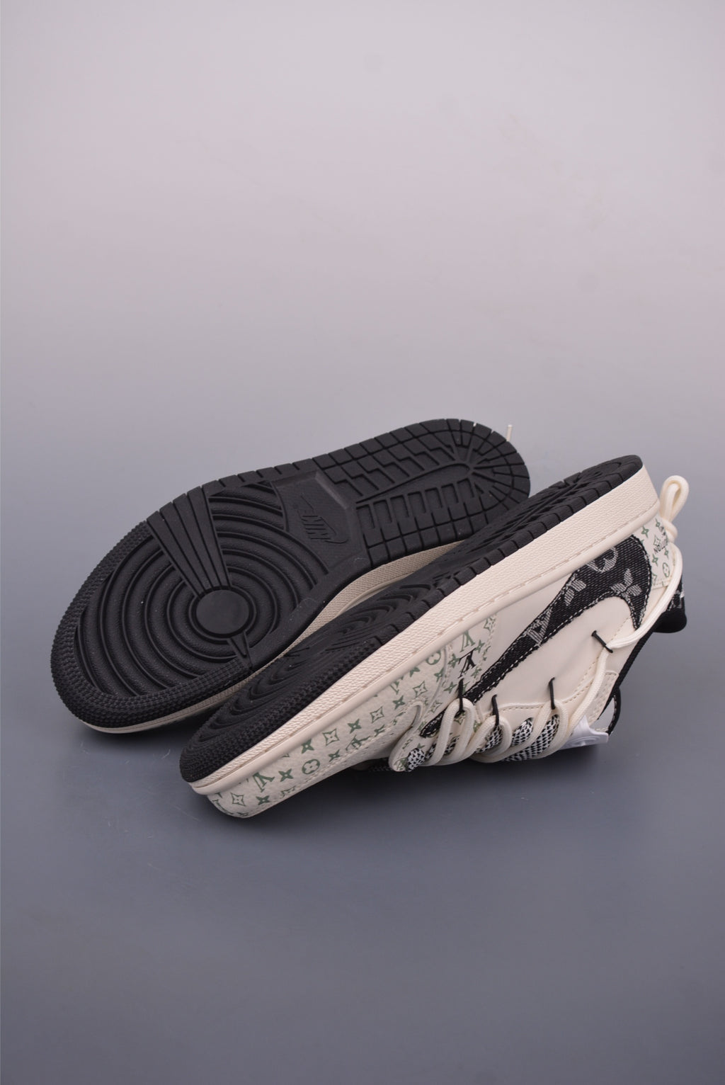 Fragment x Travis Scott x Nike Air Jordan 1 Low - Image 3