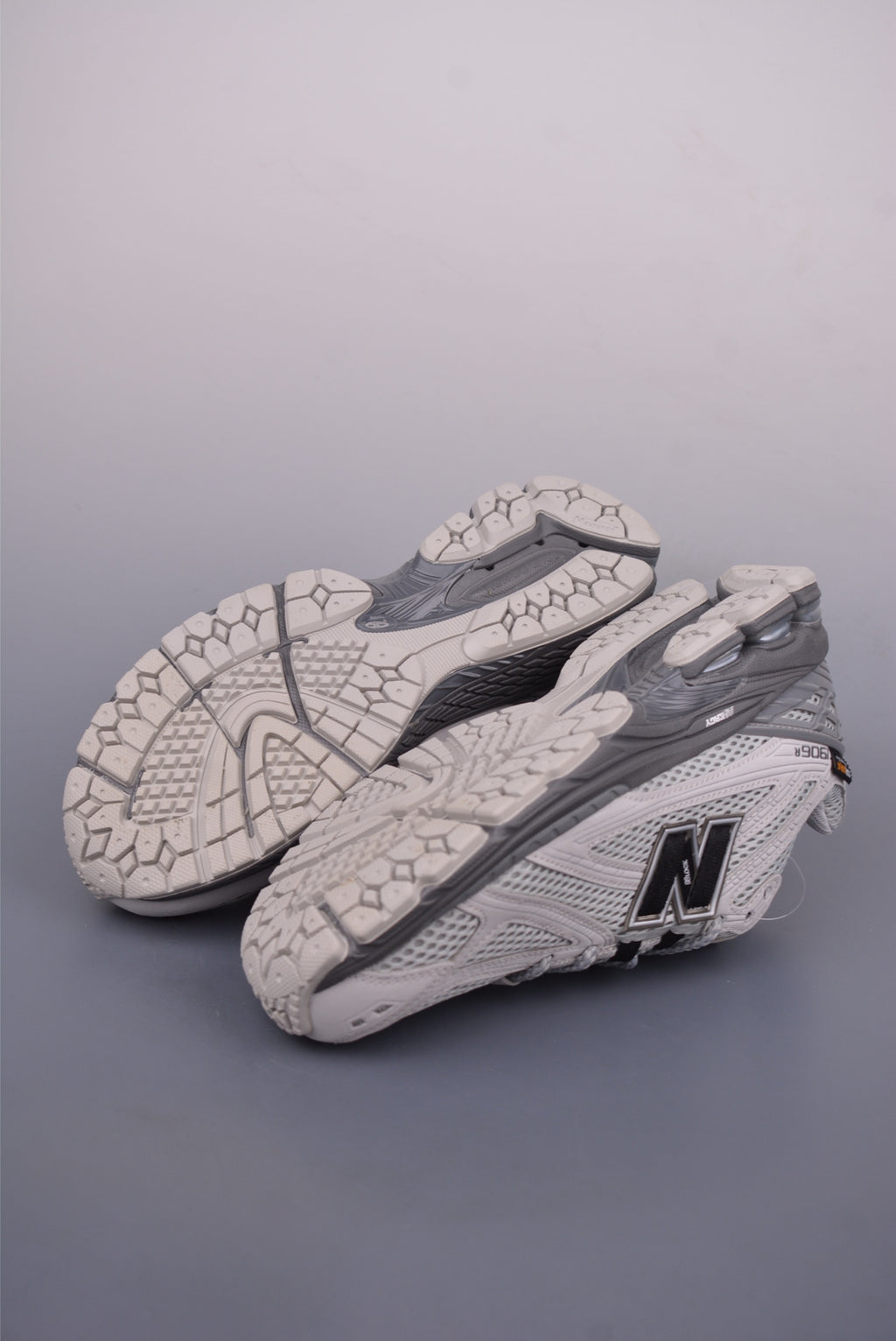 New Balance 190 240 - Image 3