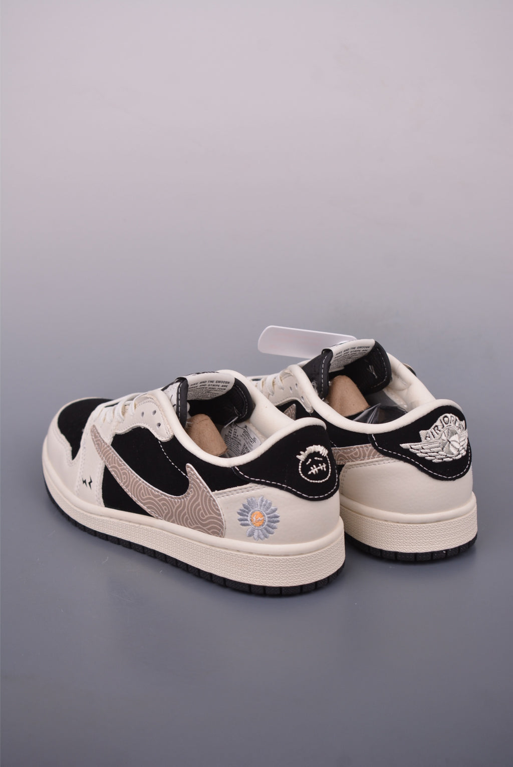 Fragment x Travis Scott x Nike Air Jordan 1 Low - Image 2