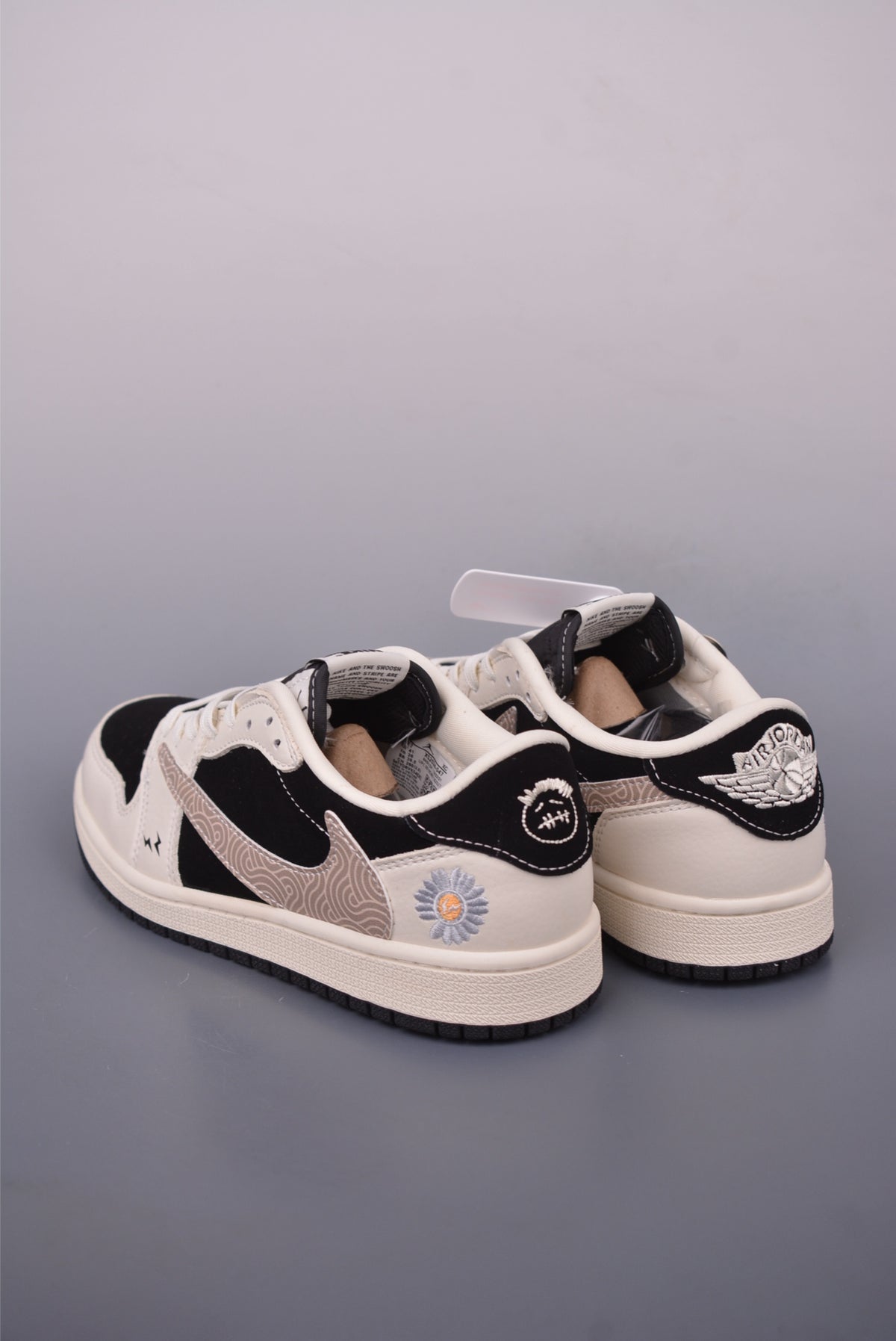 Fragment x Travis Scott x Nike Air Jordan 1 Low - Image 2