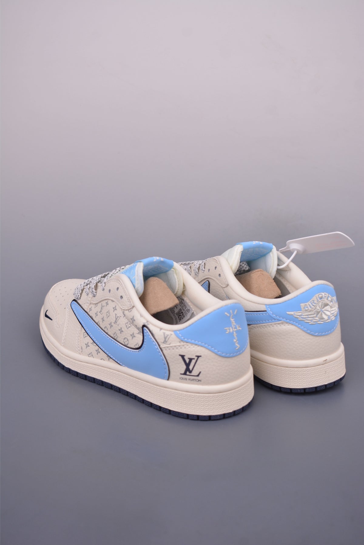 Fragment x Travis Scott x Nike Air Jordan 1 Low - Image 2