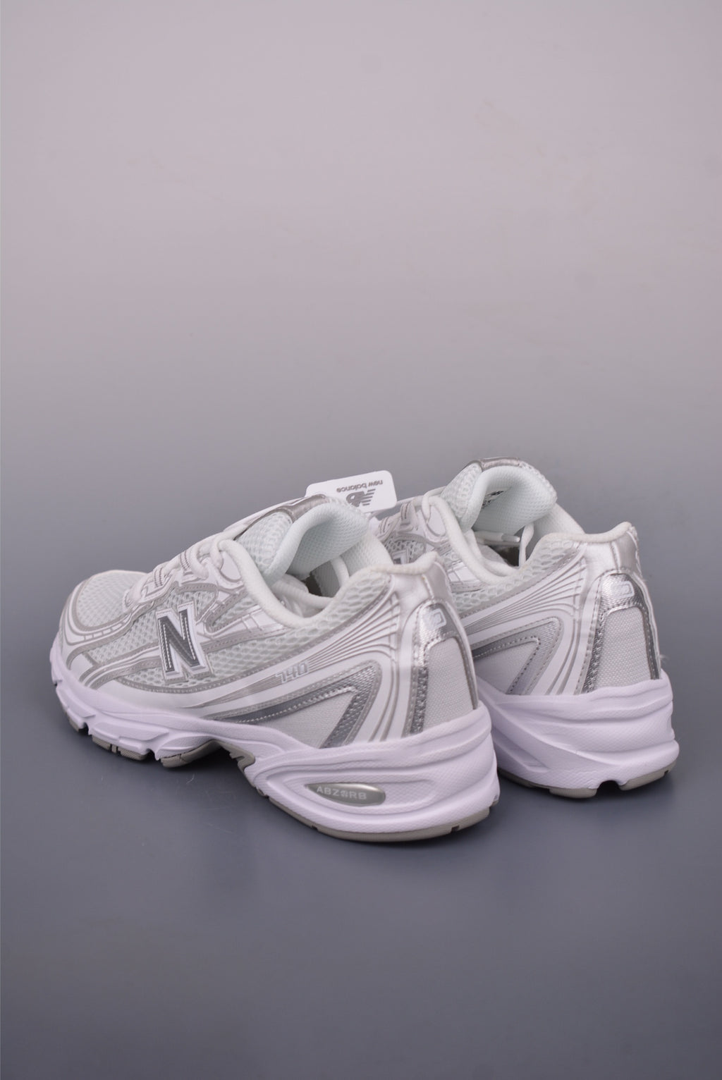 New Balance 180 220 - Image 2