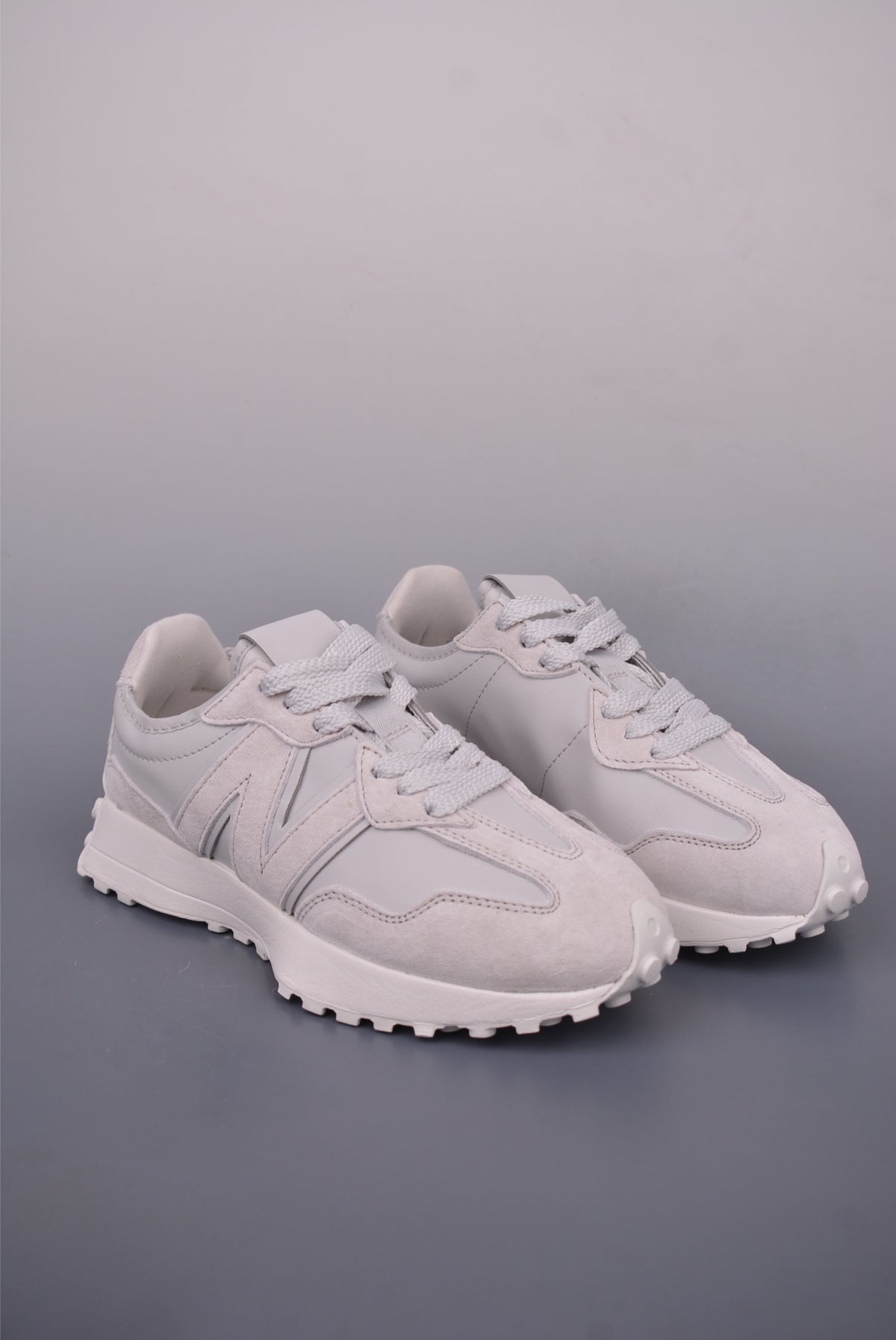 New Balance 327 - Image 1