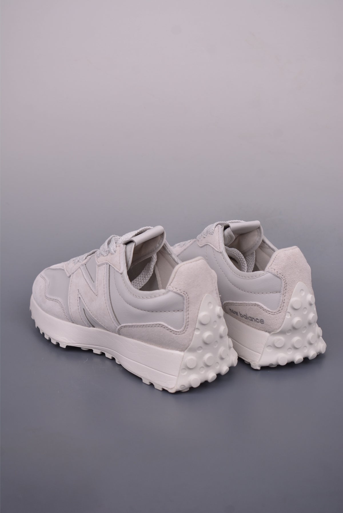 New Balance 327 - Image 2