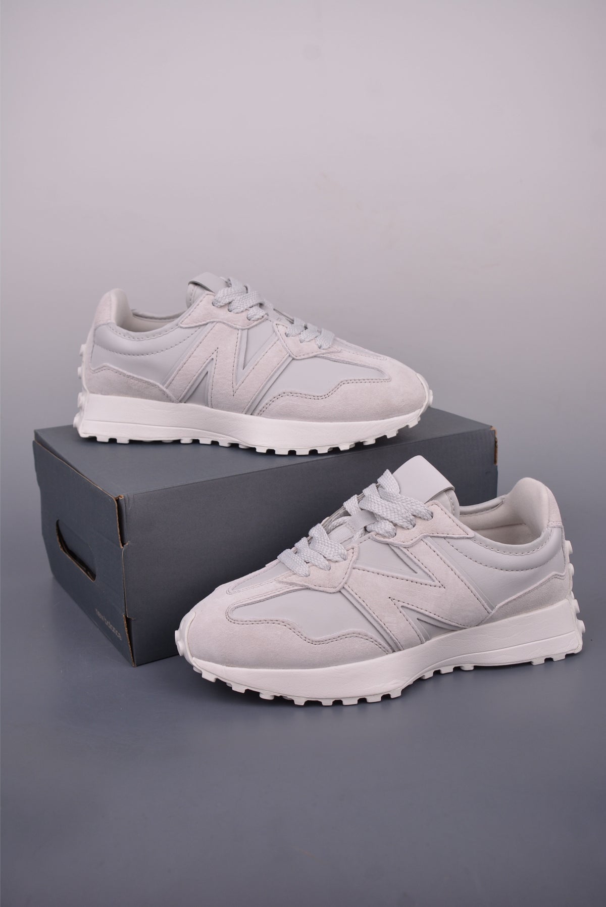 New Balance 327 - Image 5