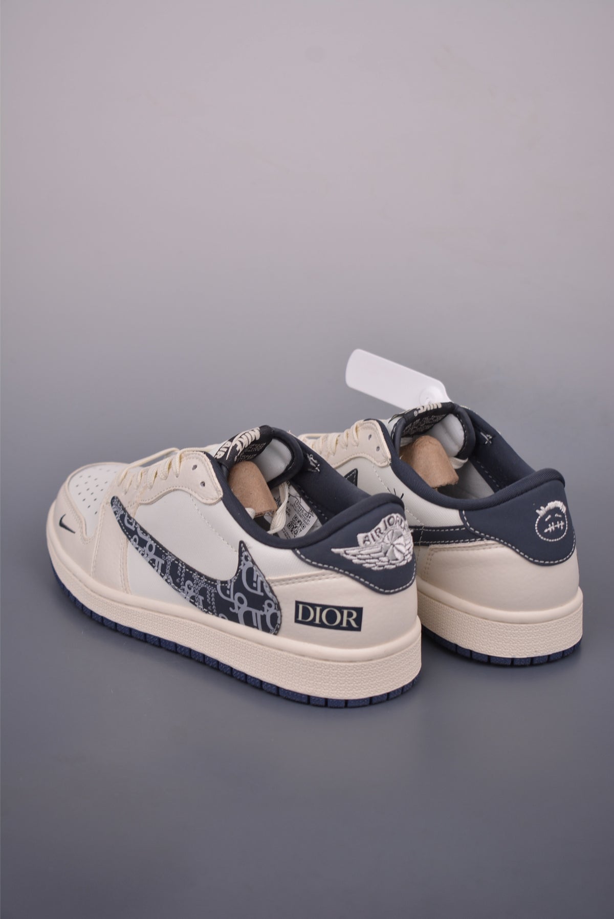 Fragment x Travis Scott x Dior x Nike Air Jordan 1 Low - Image 2