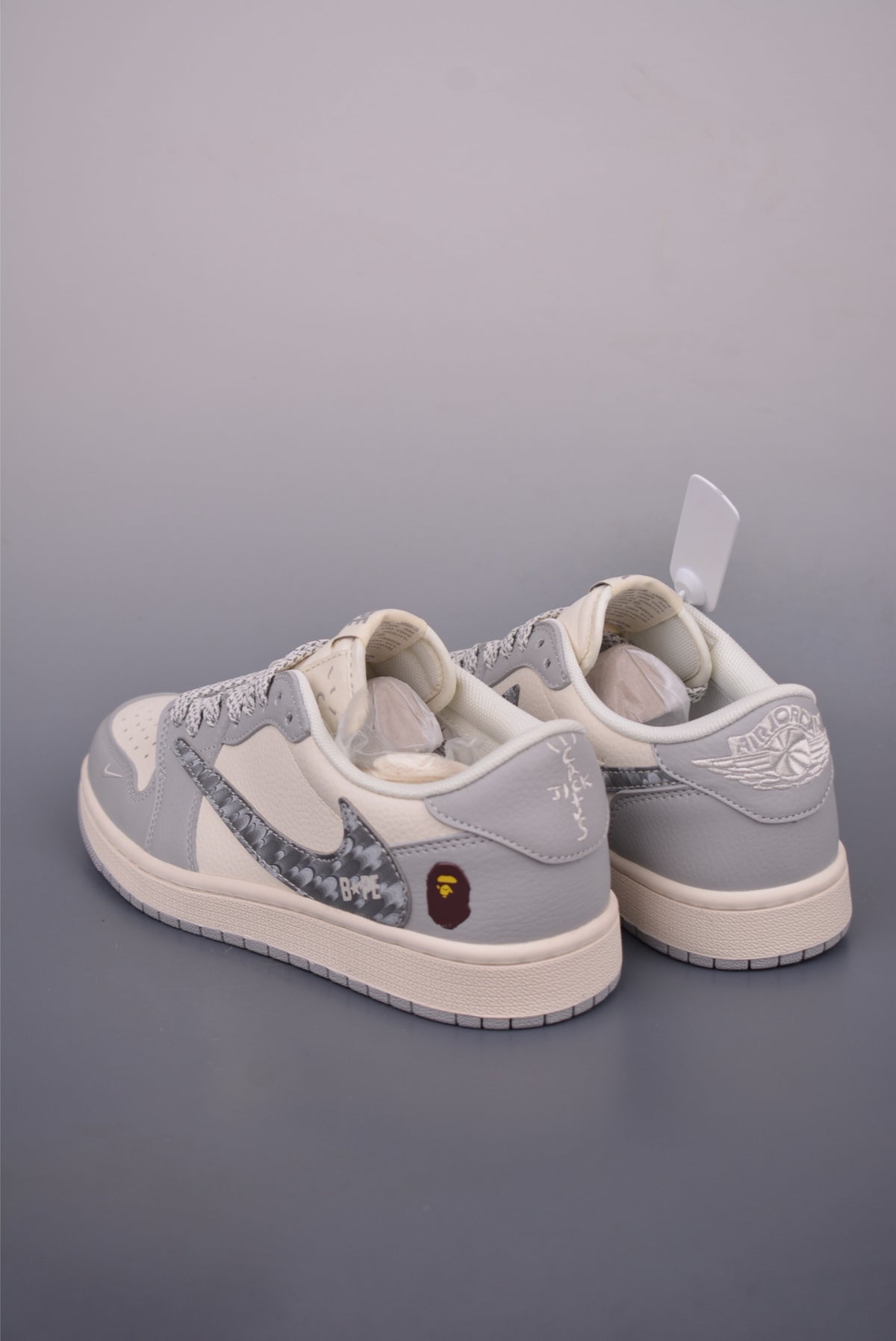 Fragment x Travis Scott x Nike Air Jordan 1 Low - Image 2