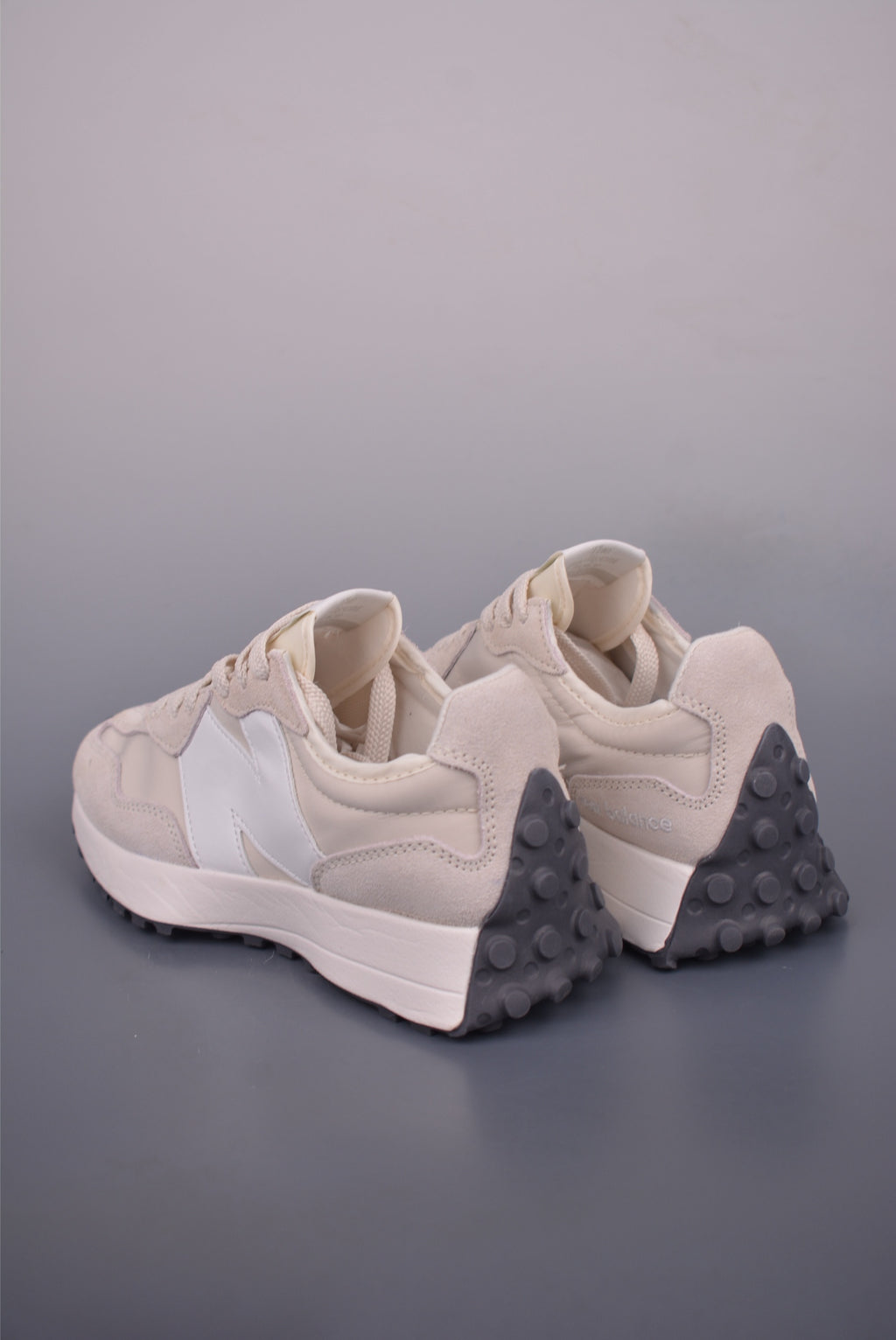 New Balance 327 - Image 2
