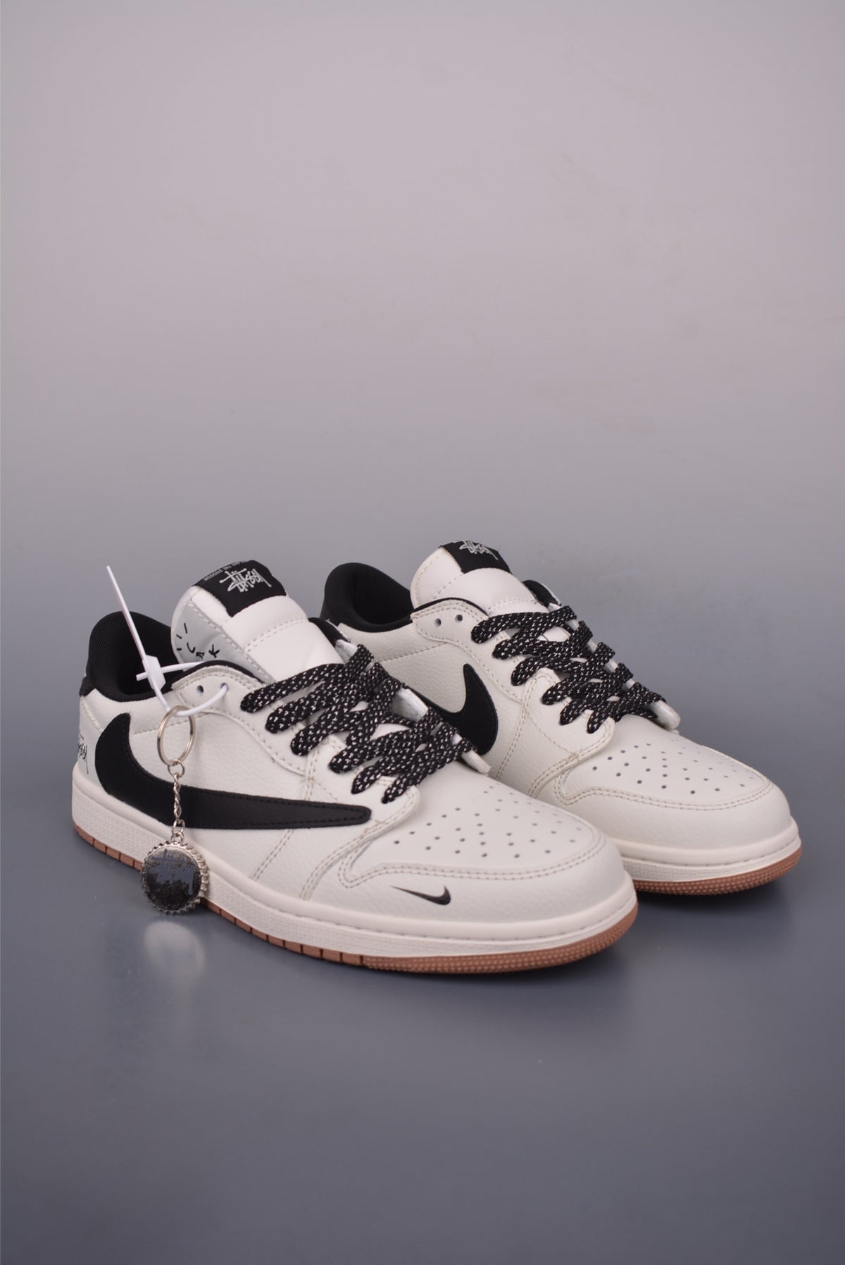Fragment x Travis Scott x Nike Air Jordan 1 Low - Image 1