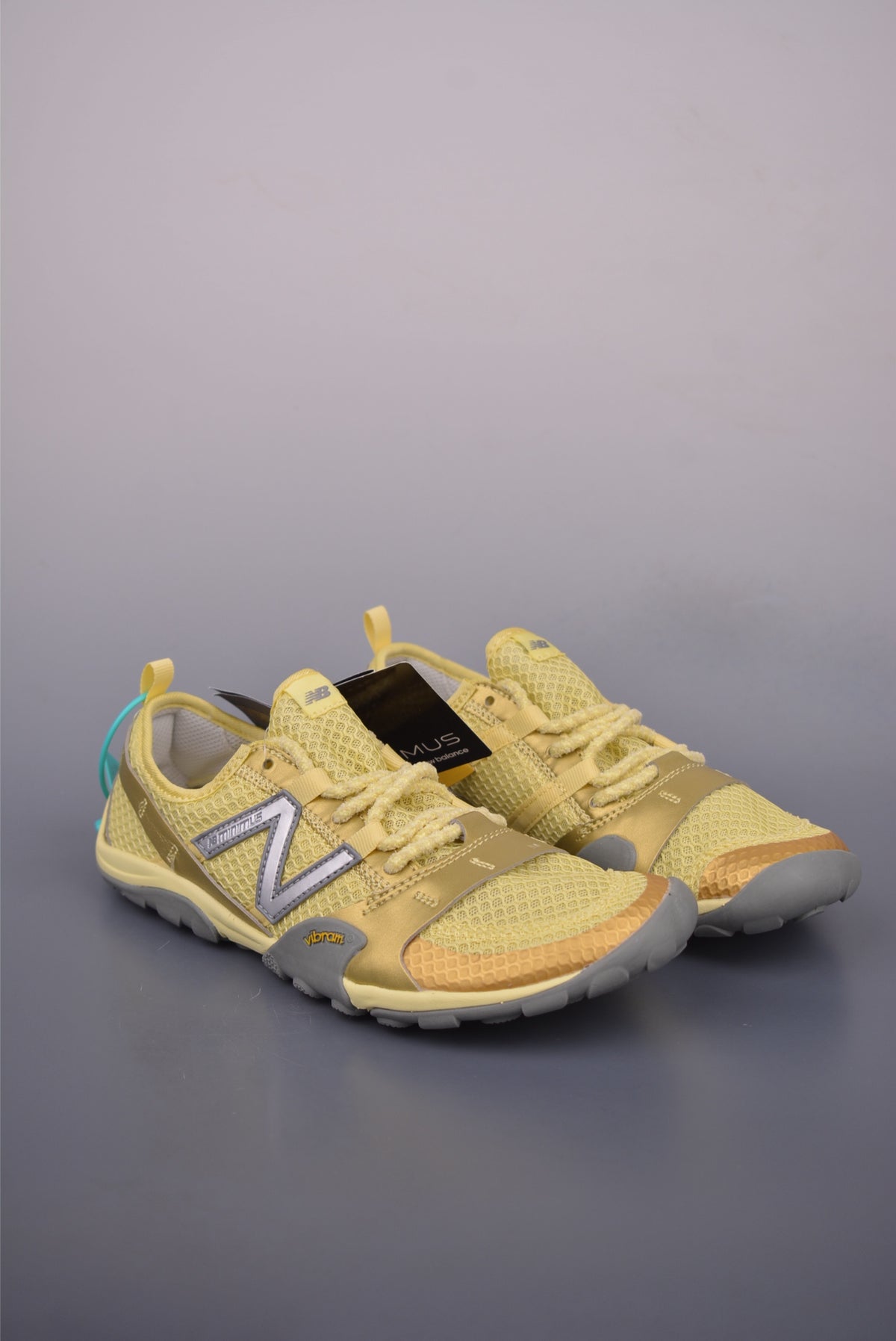 New Balance 220 MT10 - Image 1