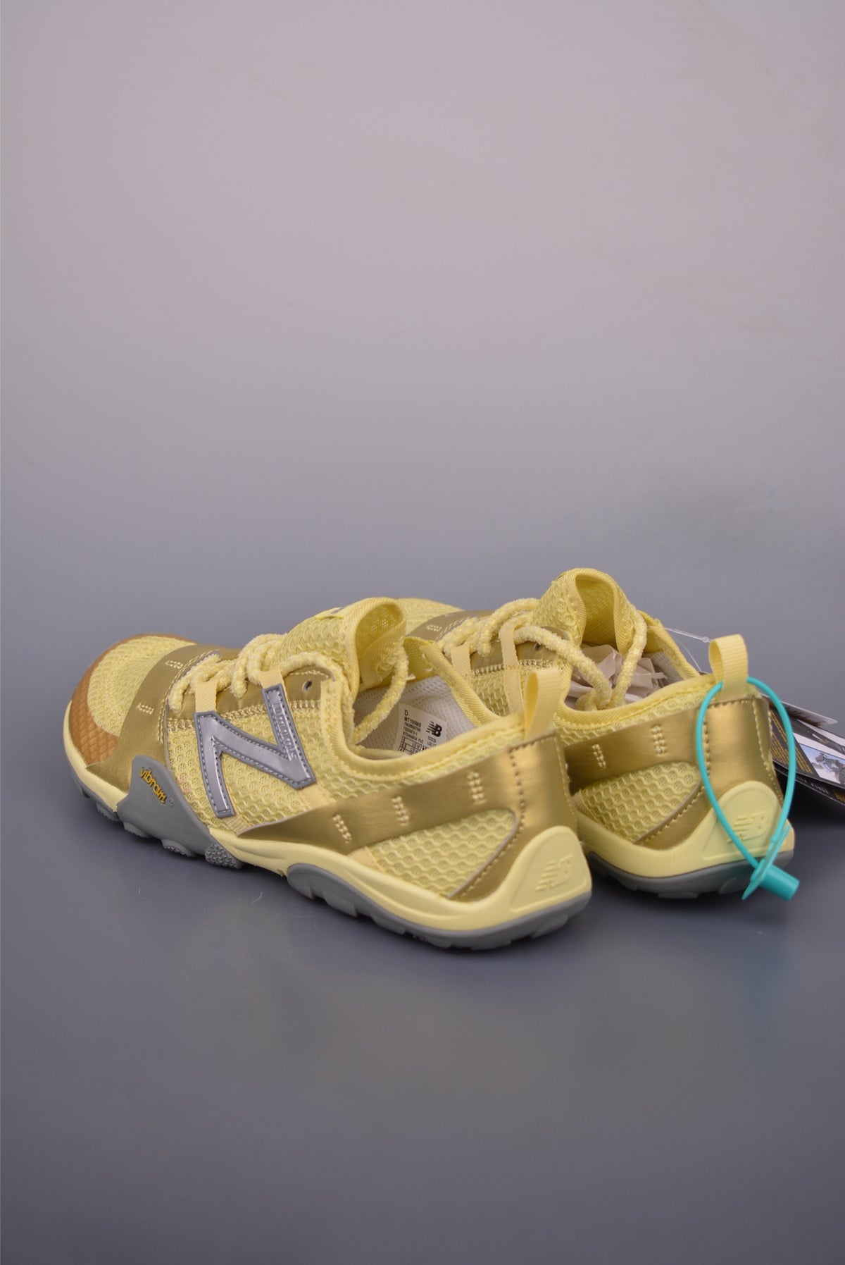 New Balance 220 MT10 - Image 2