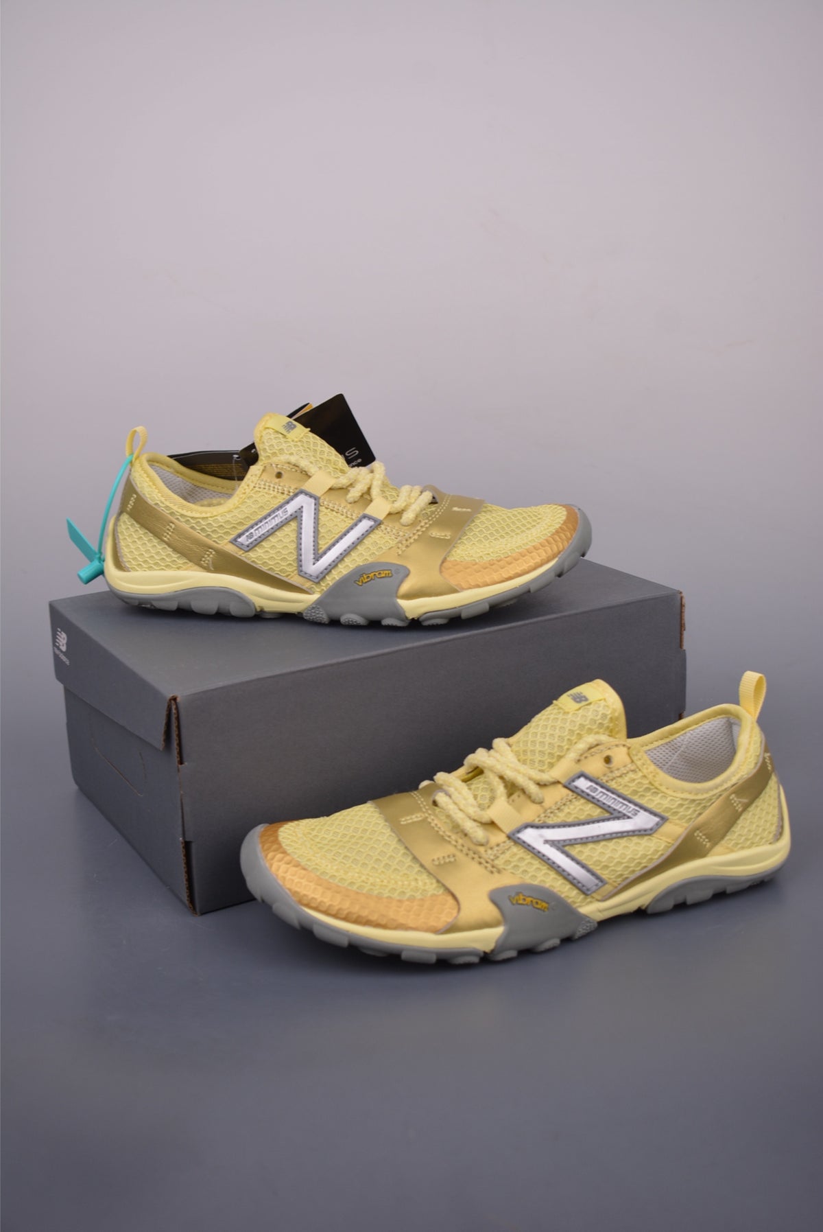 New Balance 220 MT10 - Image 5