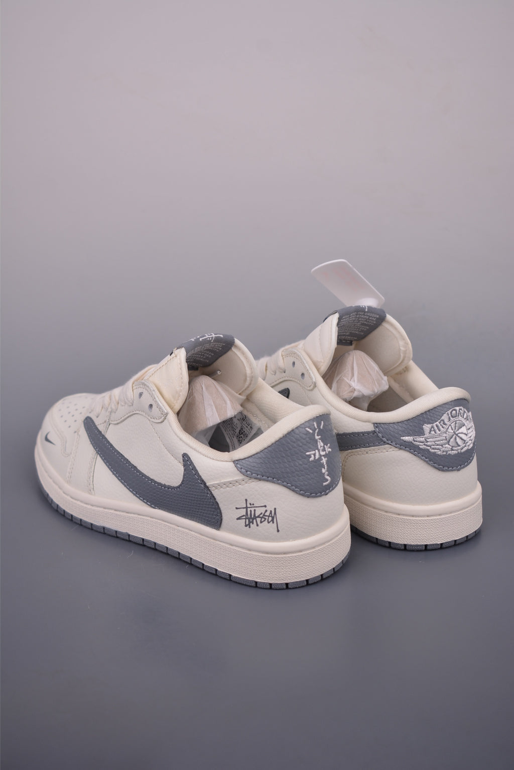 Fragment x Travis Scott x Nike Air Jordan 1 Low - Image 2