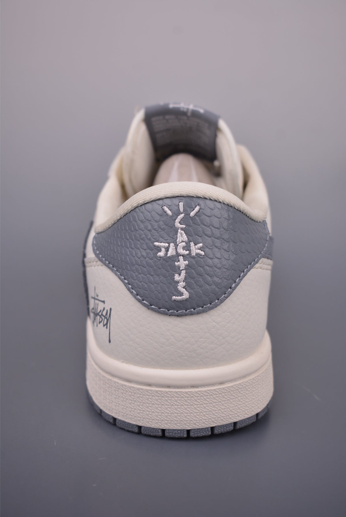 Fragment x Travis Scott x Nike Air Jordan 1 Low - Image 4