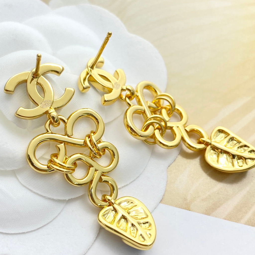 CHANEL Double-C Vintage Pendant Necklace