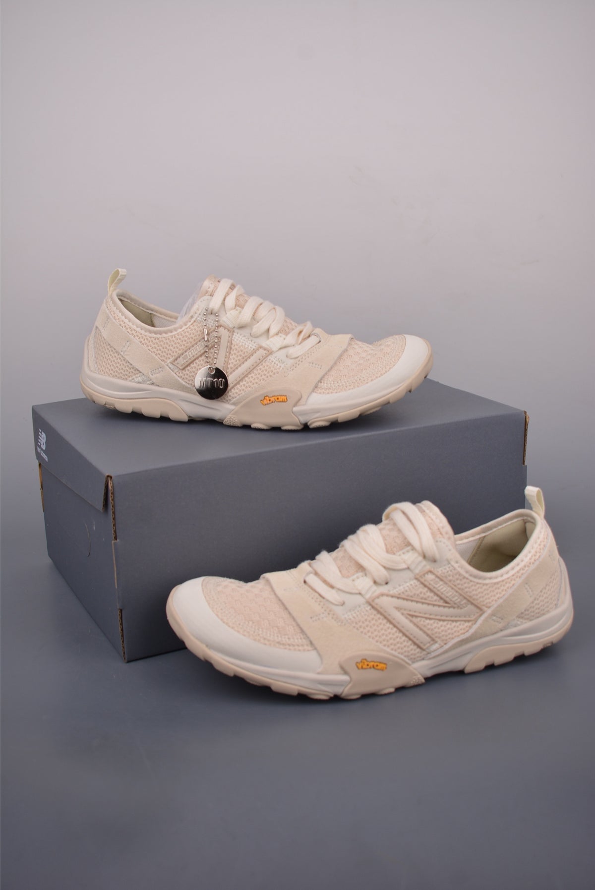 New Balance 220 MT10 - Image 5