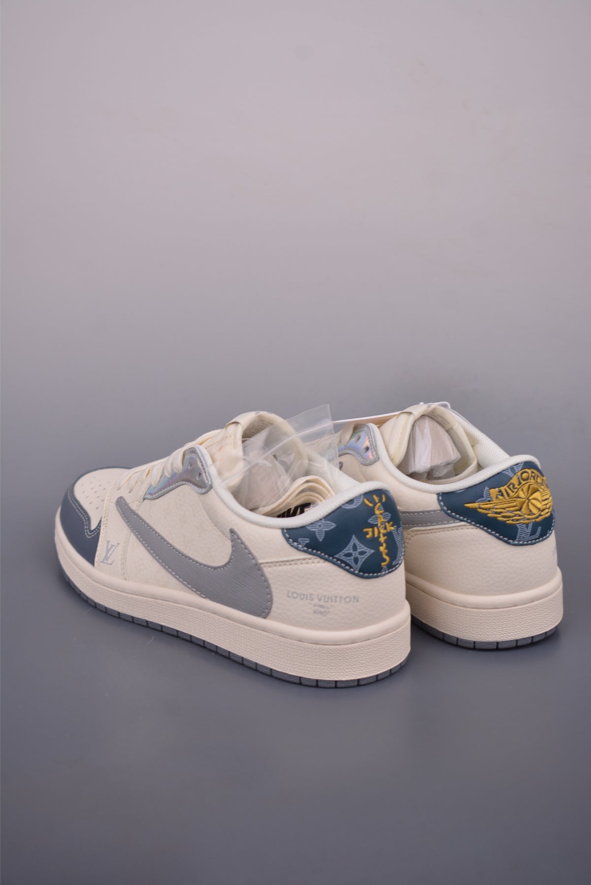 Fragment x Travis Scott x Nike Air Jordan 1 Low - Image 2