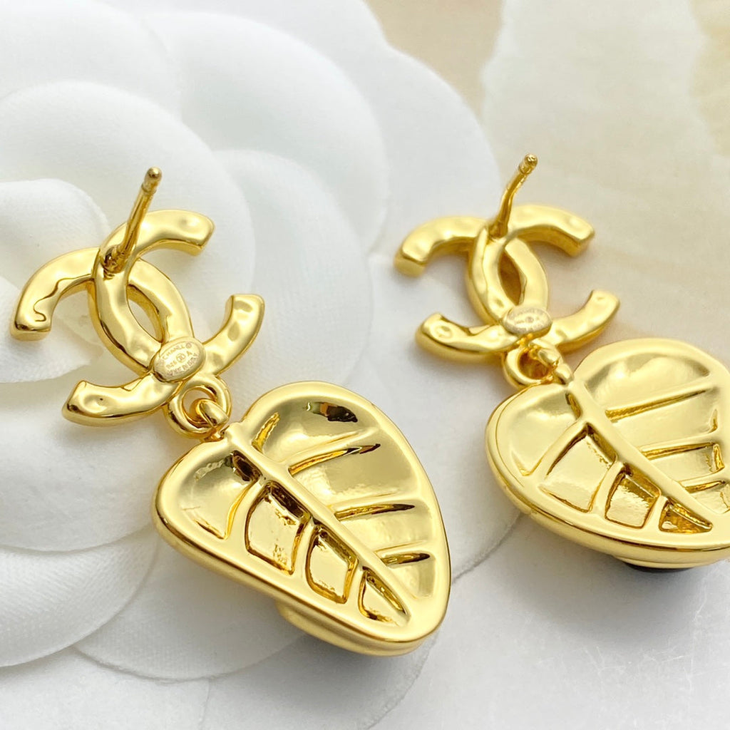 CHANEL Vintage Pendant Necklace