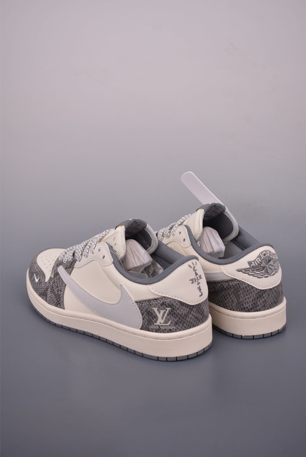 Fragment x Travis Scott x Nike Air Jordan 1 Low - Image 2