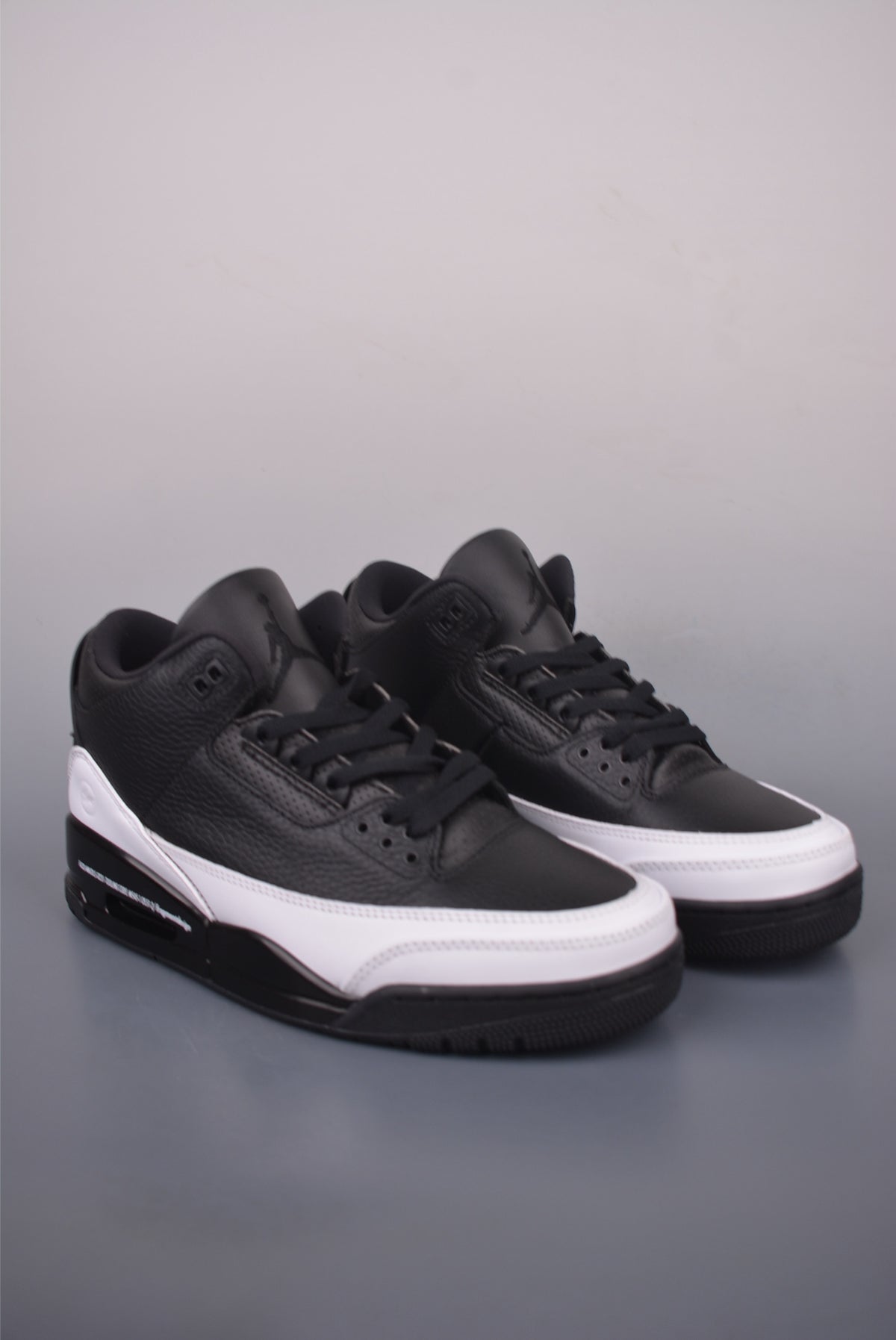 Nike Air Jordan 3 Retro - Image 1