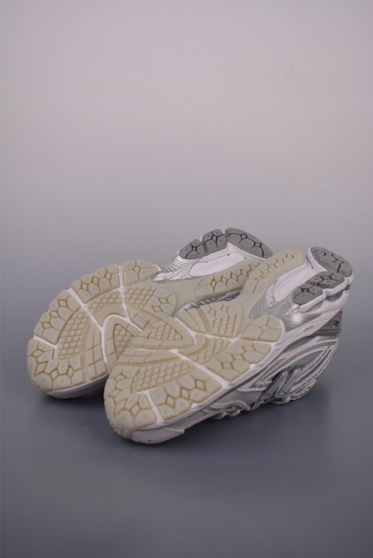 New Balance 190 240 - Image 3