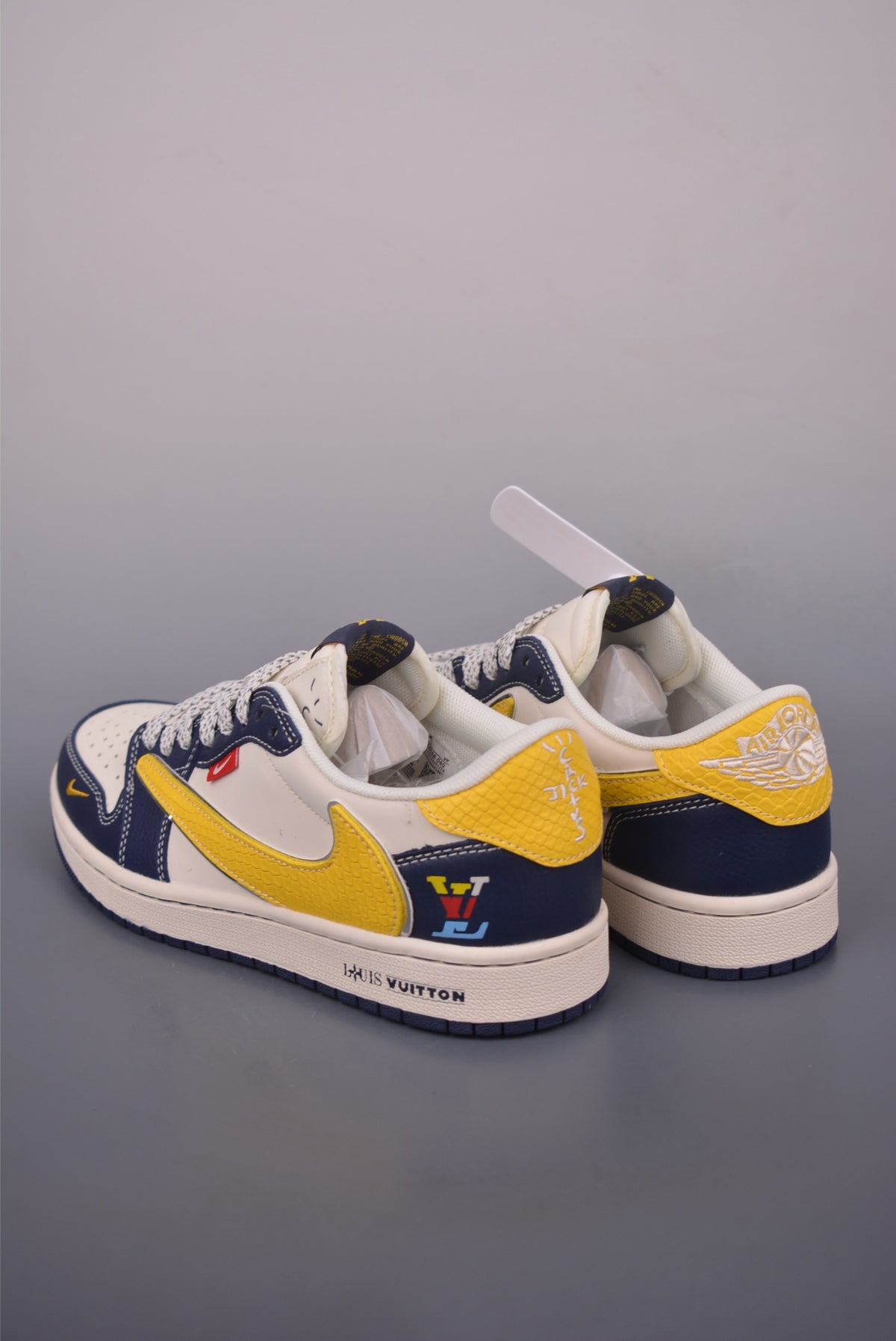 Fragment x Travis Scott x Nike Air Jordan 1 Low - Image 2