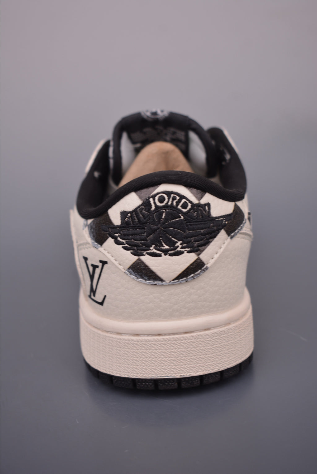 Fragment x Travis Scott x Nike Air Jordan 1 Low - Image 4