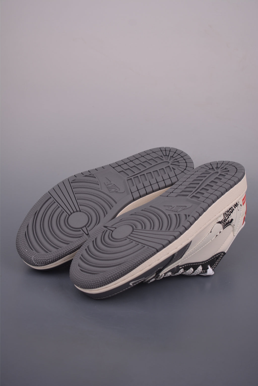 Fragment x Travis Scott x Nike Air Jordan 1 Low - Image 3